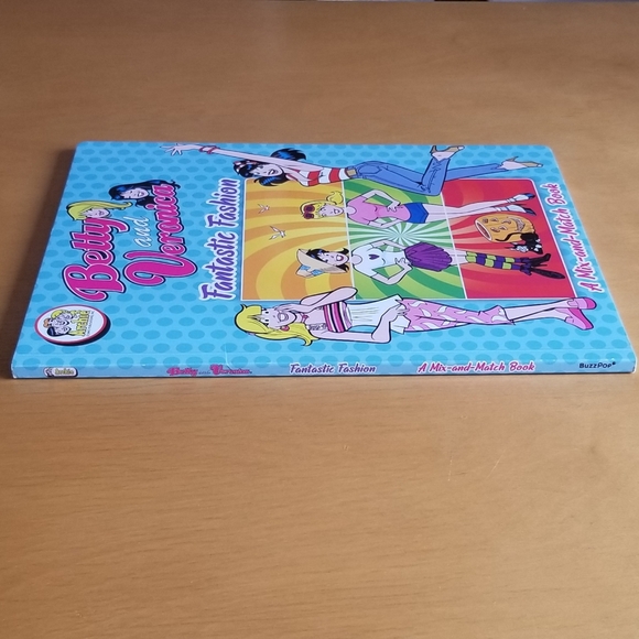 Betty & Veronica Fantastic Fashion: A Mix & Match - Picture 3 of 8